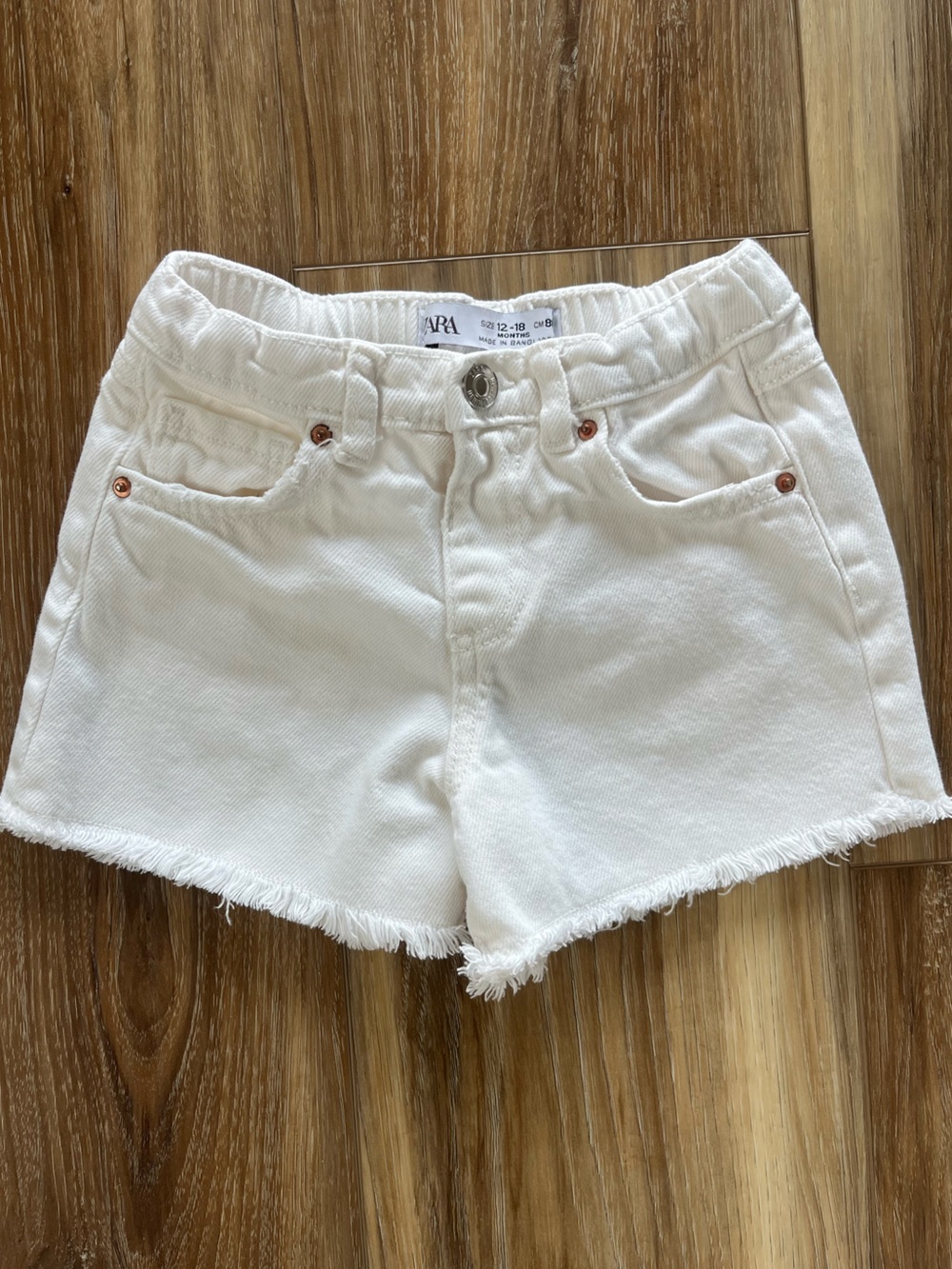 Zara White Frayed Hem Denim Shorts, Size 12-18 Months 🤍